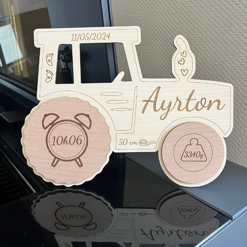 tracteur en bois pour les naissance, personnalisable