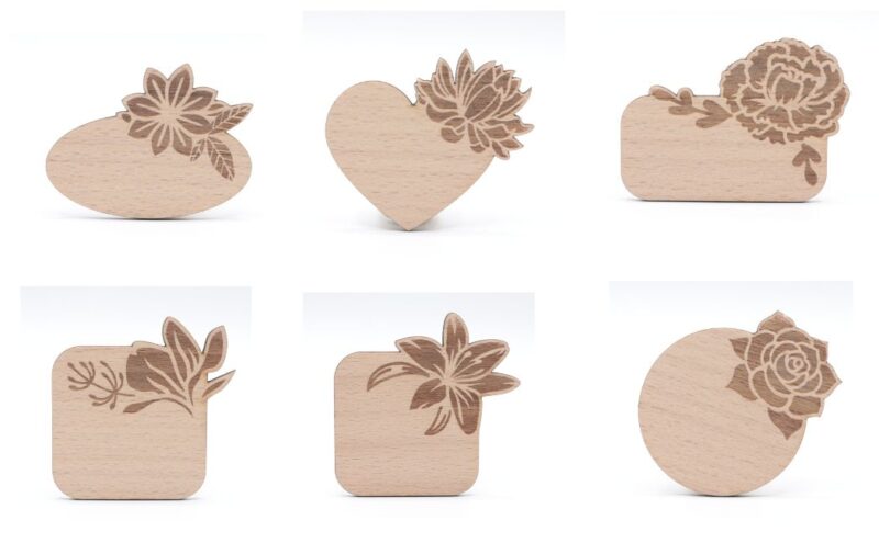Marques-places personnalisés en bois – invités, témoins & proches