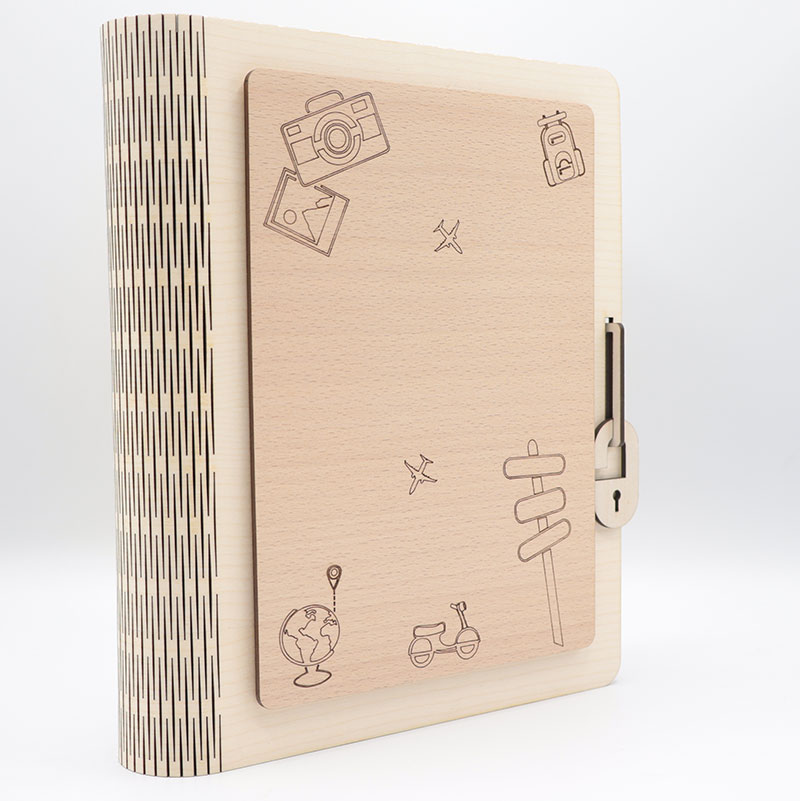 Boite à souvenir de Voyage personnalisée - Grand livre en bois