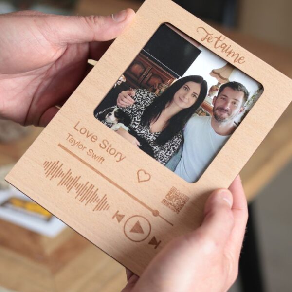 Cadre photo en bois personnalisé style vinyle - cadeau couple mariage - Bibam Bois