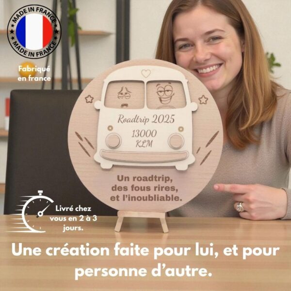 Cadre en bois rond gravé " Van " avec texte personnalisé Roadtrip 2025, 13000 KM. Fabrication artisanale française, livraison rapide. | Cadeau personnalisé en bois | Bibam Bois