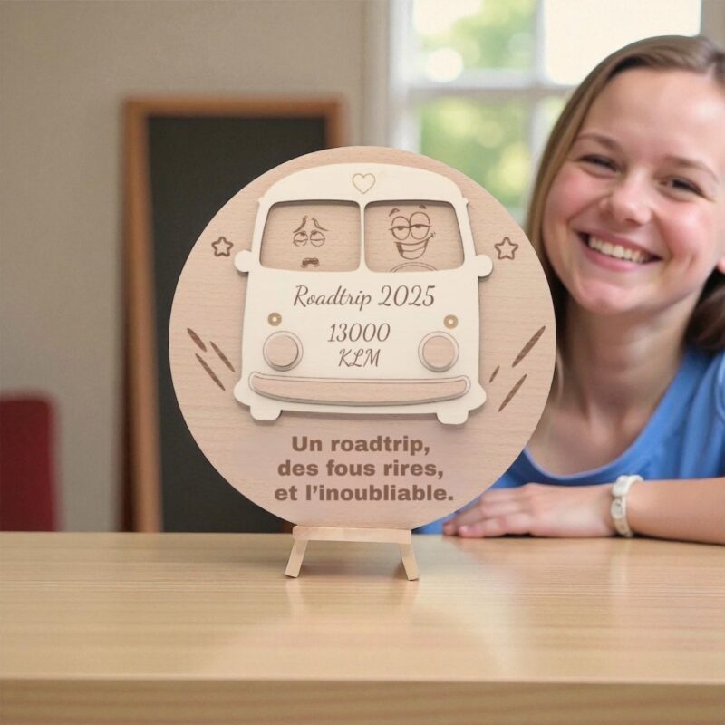 Cadre en bois rond souvenir de voyage – Van gravé