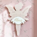Fée Clochette de naissance personnalisée en bois gravée avec le prénom, la date de naissance, le poids et la taille du bébé.