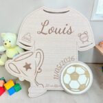 Cadeau de naissance personnalisée en bois gravée avec le prénom, la date de naissance, le poids et la taille du bébé.