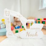 Cadeau de naissance personnalisée en bois gravée avec le prénom, la date de naissance, le poids et la taille du bébé.